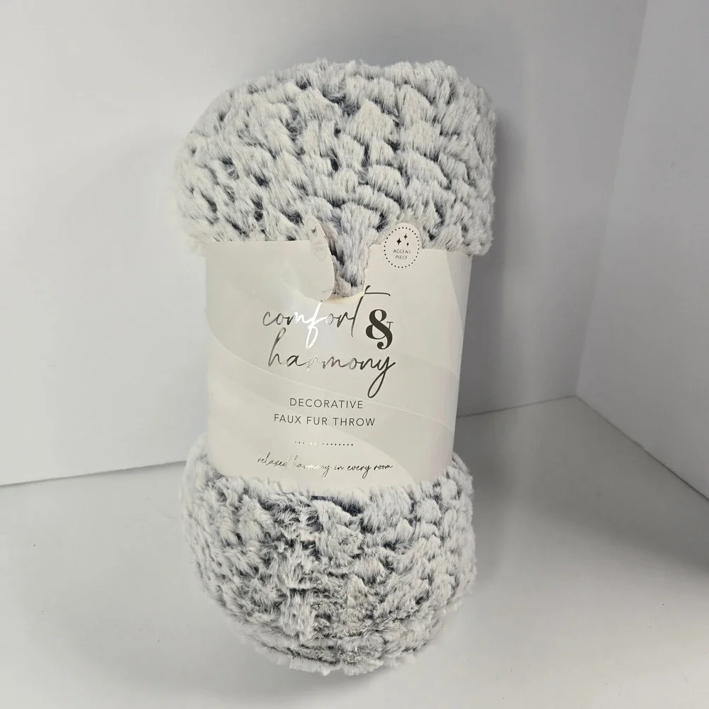 Comfort & Harmony Faux Fur Throw  50x60 Gray White Plush Soft Cozy Blanket